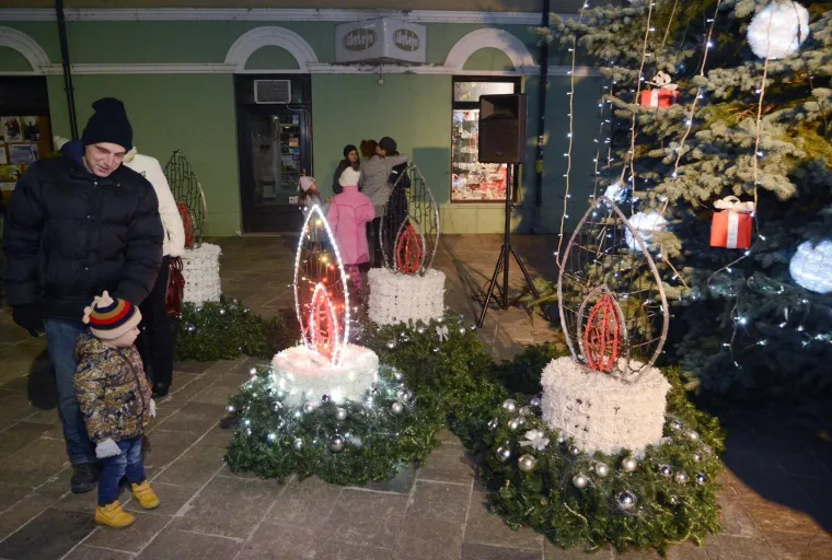 ZAPALJENE PRVE ADVENTSKE SVIJEĆE: Pogledajte spektakularne trenutke iz hrvatskih gradova