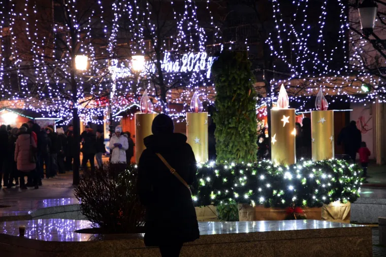 ZAPALJENE PRVE ADVENTSKE SVIJEĆE: Pogledajte spektakularne trenutke iz hrvatskih gradova