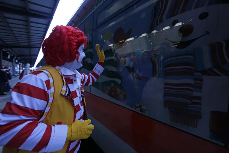 Humanitarna vožnja božićnim vlakom za djecu s invaliditetom i djecu iz domova