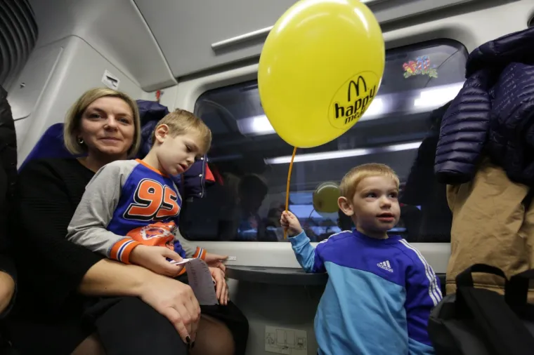 Humanitarna vožnja božićnim vlakom za djecu s invaliditetom i djecu iz domova