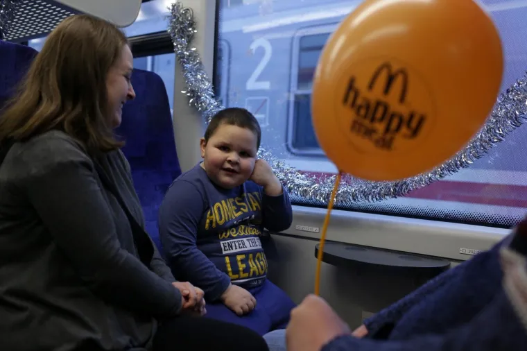 Humanitarna vožnja božićnim vlakom za djecu s invaliditetom i djecu iz domova