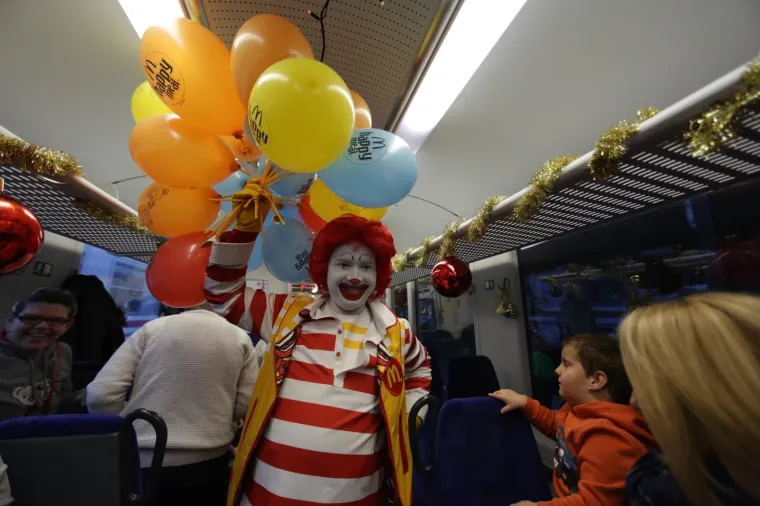 Humanitarna vožnja božićnim vlakom za djecu s invaliditetom i djecu iz domova