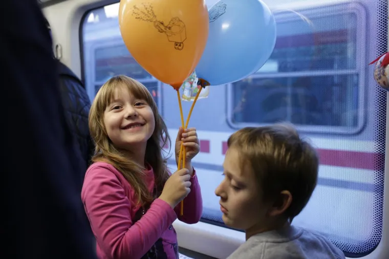 Humanitarna vožnja božićnim vlakom za djecu s invaliditetom i djecu iz domova