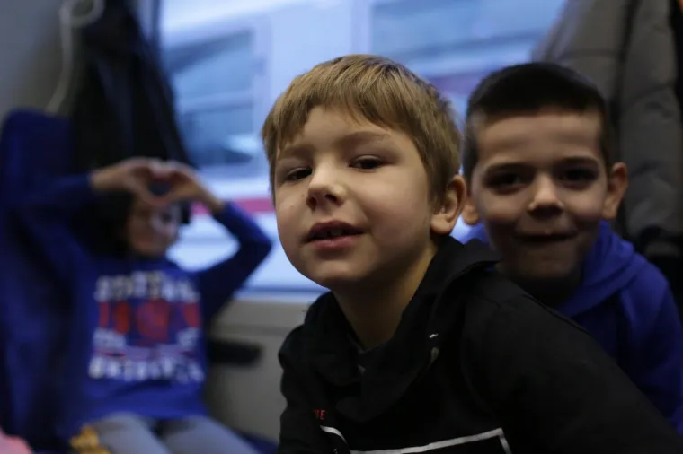 Humanitarna vožnja božićnim vlakom za djecu s invaliditetom i djecu iz domova