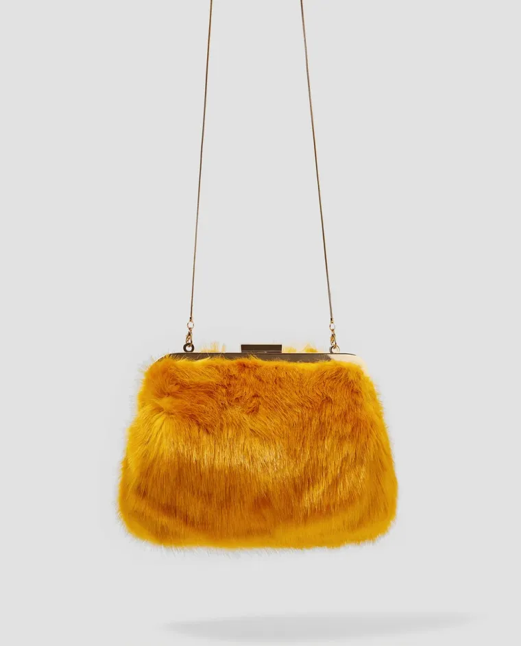 Torbica od umjetnog krzna, Zara, 199,90 kuna