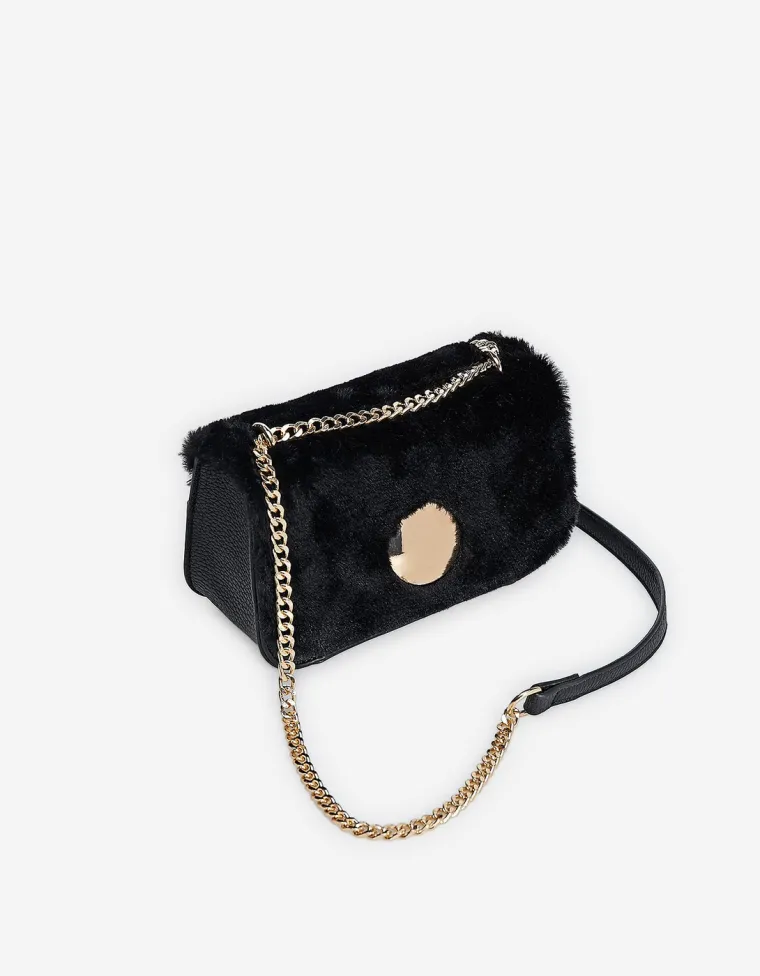 Torba od umjetnog krzna s lancem, Stradivarius, 99,90 kuna