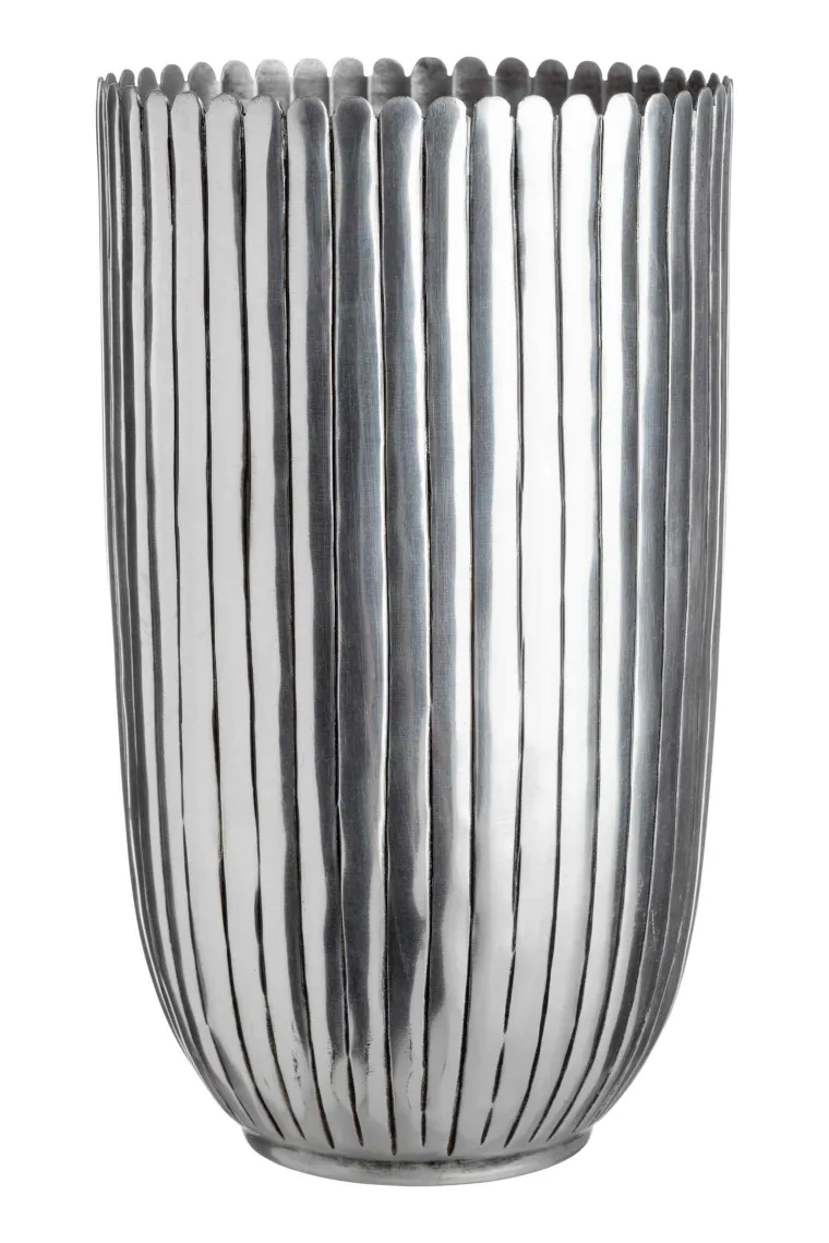 Visoka metalna vaza, 153,53 kune