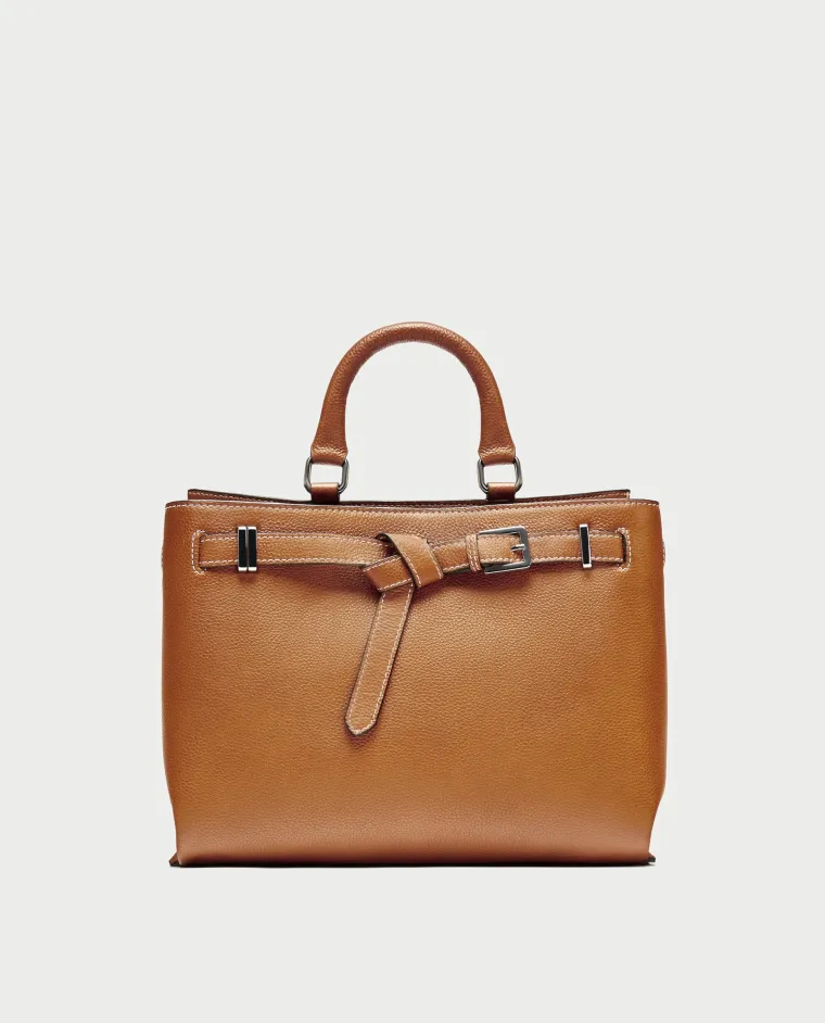 Ključno je imati dobru torbu u koju stane sve &scaron;to ženi treba. Zara 699,90 kuna