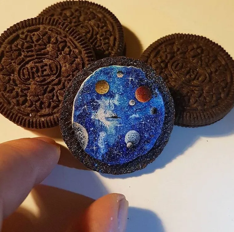 Kralj minijatura slika na kokicama, krilima insekata, vrhovima &scaron;ibica, sjemenkama i o&scaron;tricama žileta