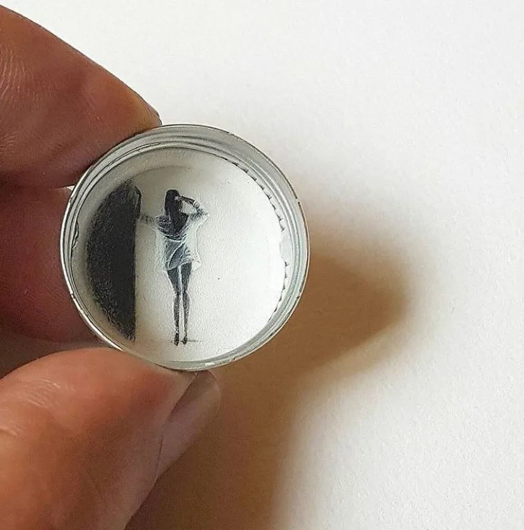 Kralj minijatura slika na kokicama, krilima insekata, vrhovima &scaron;ibica, sjemenkama i o&scaron;tricama žileta