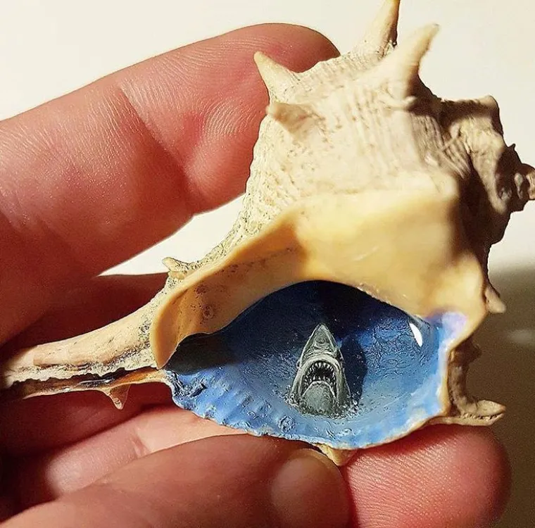 Kralj minijatura slika na kokicama, krilima insekata, vrhovima &scaron;ibica, sjemenkama i o&scaron;tricama žileta