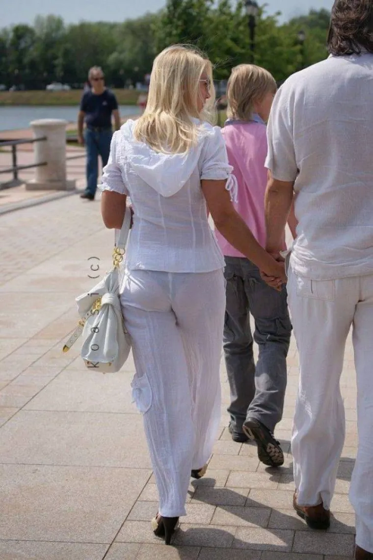 ODJENULE PROZIRNE KOMBINACIJE I POKAZALE PREVI&Scaron;E: Plijenile pažnju gdje god se pro&scaron;etale