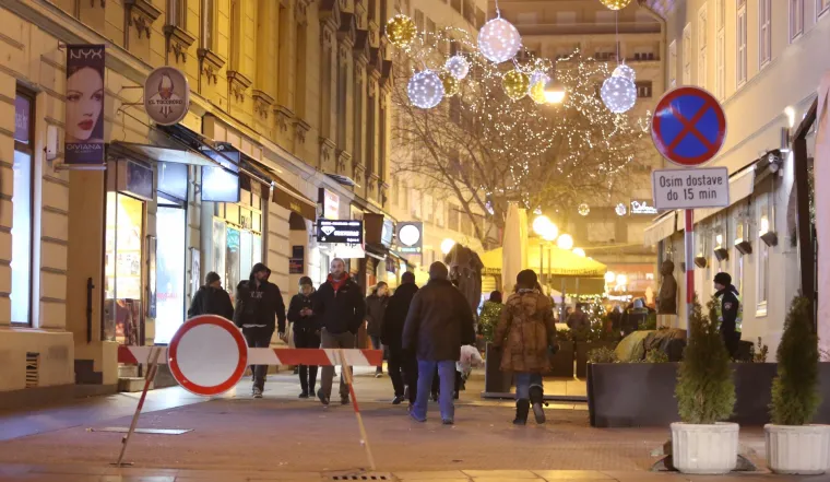 Zagreb: policija osigurava sve prilaze prema trgovima gdje se odvijaju adventska događanja