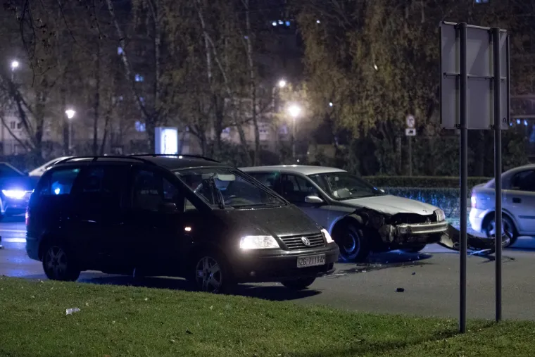 Zbog prometne nesreće stvara se velika prometna gužva na Av. Dubrovnik u smjeru rotora