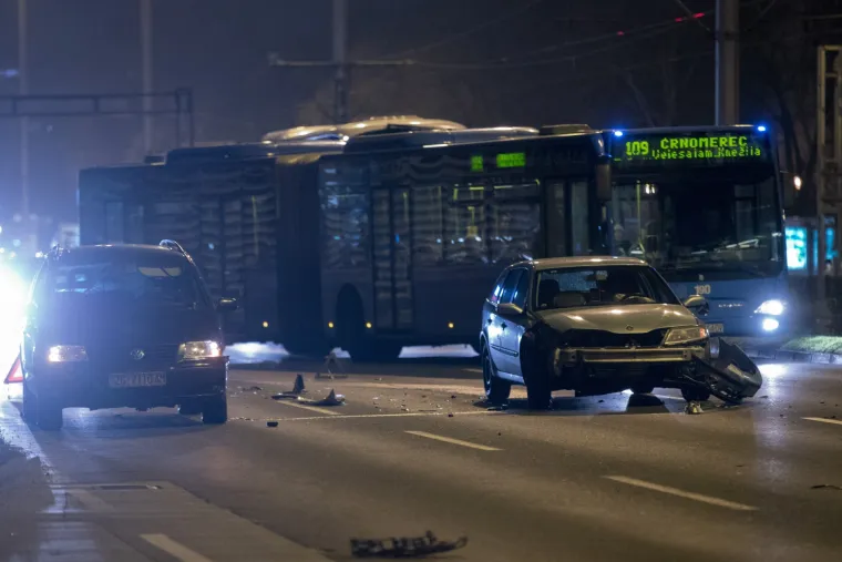 Zbog prometne nesreće stvara se velika prometna gužva na Av. Dubrovnik u smjeru rotora