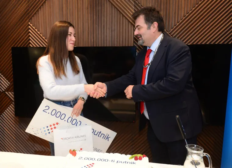 U Zračnoj luci Franjo Tuđman dočekana dvomilijunta putnica Croatia Airlinesa, nagradili ju s dvije povratne zrakoplovne karte u poslovnom razredu za jedno od međunarodnih odredi&scaron;ta