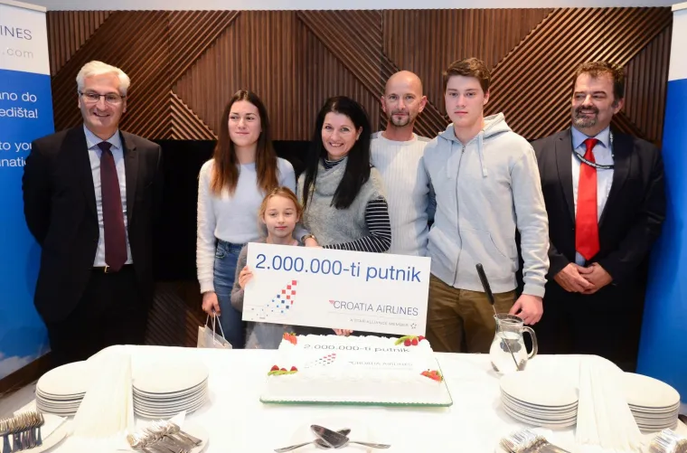 U Zračnoj luci Franjo Tuđman dočekana dvomilijunta putnica Croatia Airlinesa, nagradili ju s dvije povratne zrakoplovne karte u poslovnom razredu za jedno od međunarodnih odredi&scaron;ta