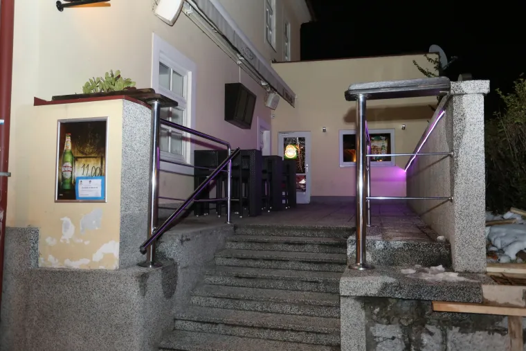 Ogulin: obiteljska kuća i kafić u kojem je iznenada preminuo 21-godi&scaron;njak