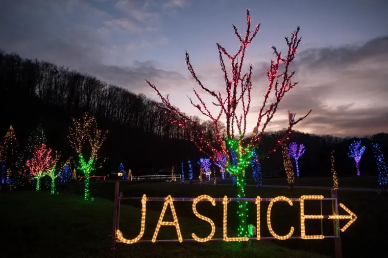 REKORDNI BROJ LAMPICA: Pogledajte kako ove godine izgleda imanje obitelji Salaj u svom punom sjaju