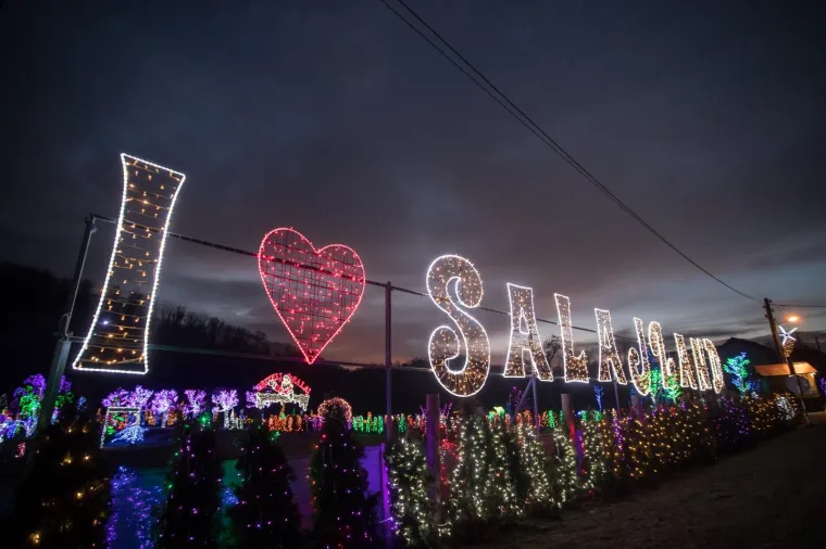 REKORDNI BROJ LAMPICA: Pogledajte kako ove godine izgleda imanje obitelji Salaj u svom punom sjaju