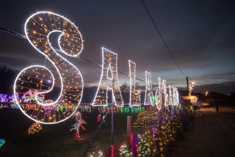 REKORDNI BROJ LAMPICA: Pogledajte kako ove godine izgleda imanje obitelji Salaj u svom punom sjaju