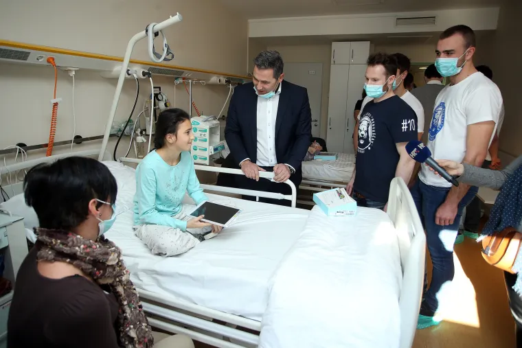Veliko srce hokeja&scaron;a Medve&scaron;čaka: donirali Kliniku za dječje bolesti povodom sv. Nikole
