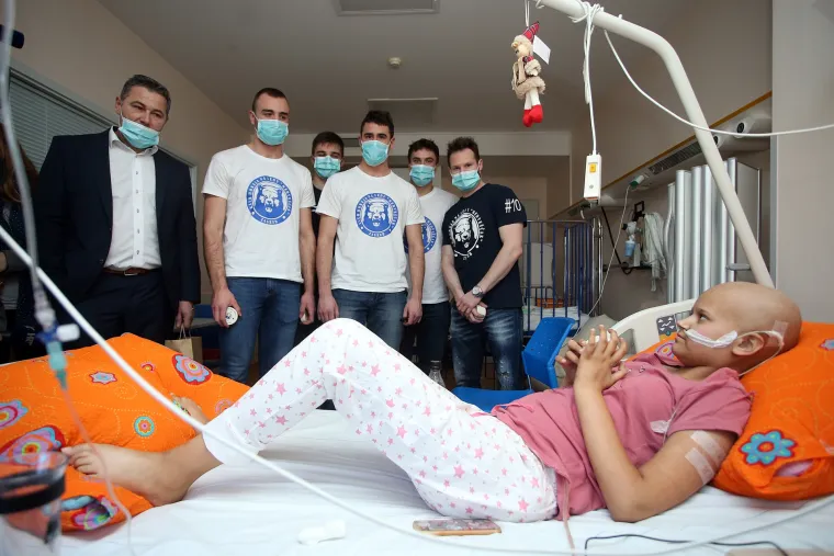 Veliko srce hokeja&scaron;a Medve&scaron;čaka: donirali Kliniku za dječje bolesti povodom sv. Nikole