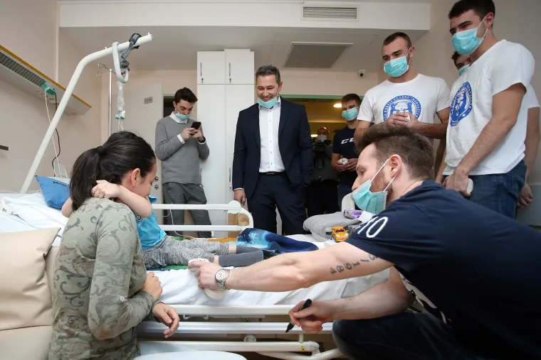 Veliko srce hokeja&scaron;a Medve&scaron;čaka: donirali Kliniku za dječje bolesti povodom sv. Nikole