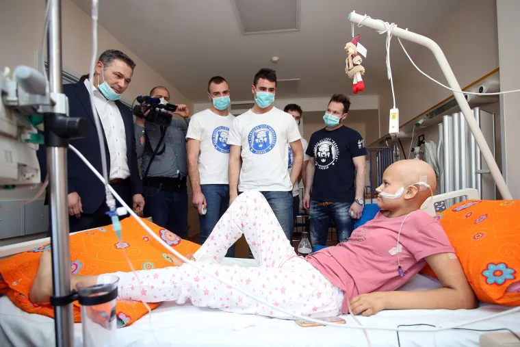 Veliko srce hokeja&scaron;a Medve&scaron;čaka: donirali Kliniku za dječje bolesti povodom sv. Nikole