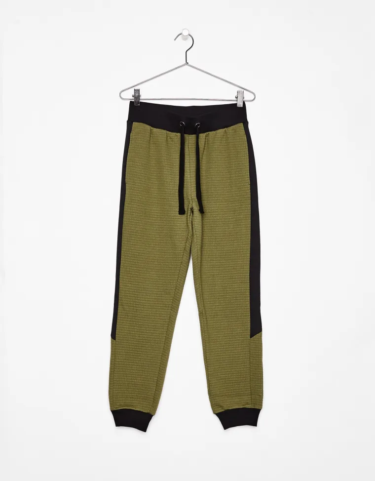 Sportske hlače s bočnom prugom, Bershka, 189,90 kuna