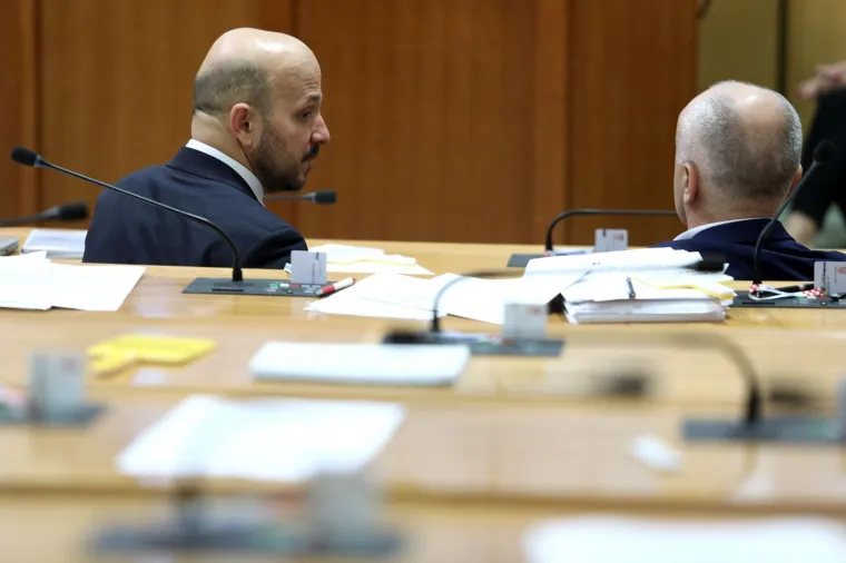 Sabor je 6. sjednicu nastavio dopunom dnevnog reda i raspravom o Prijedlogu zakona o dopuni Zakona o prikupljanju, obradi, povezivanju, kori&scaron;tenju i razmjeni podataka o primicima i javnim davanjima po osiguranicima.