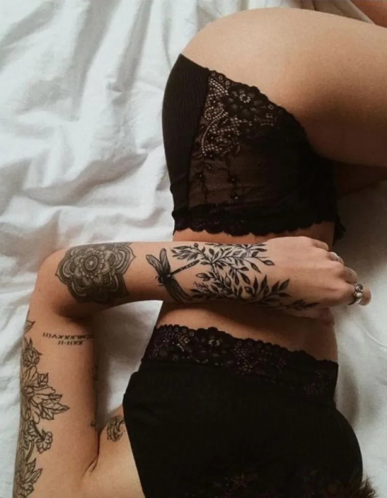 ZNATE &Scaron;TO KAŽU O TETOVIRANIM DJEVOJKAMA? Jedno je sigurno - ba&scaron; i nisu sramežljive