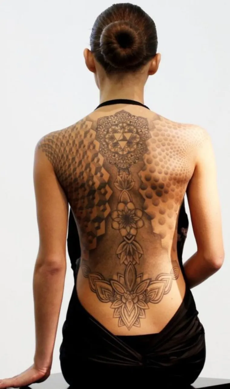 ZNATE &Scaron;TO KAŽU O TETOVIRANIM DJEVOJKAMA? Jedno je sigurno - ba&scaron; i nisu sramežljive