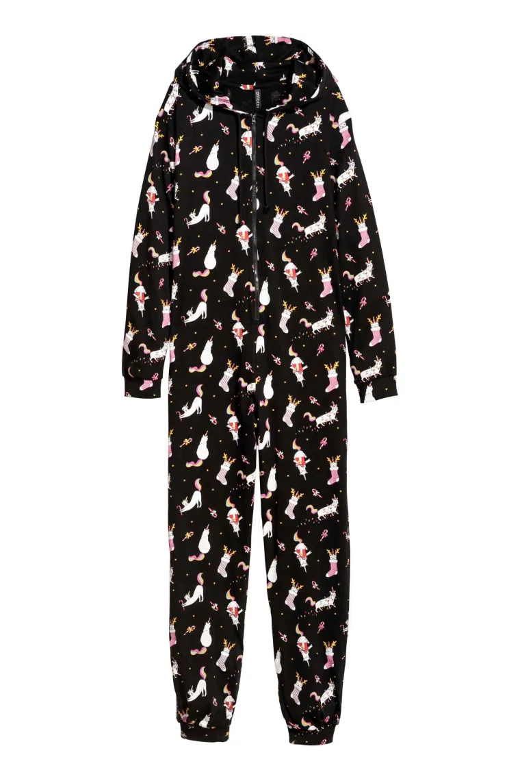Kombinezon za spavanje s božićnim motivima, H&amp;M, 264,30 kuna