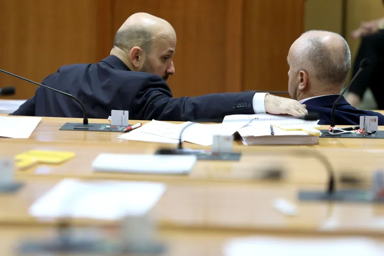 Nesta&scaron;ni zastupnik: Gordan Maras 'uhvaćen' u poku&scaron;aju glasovanja s tuđeg mjesta u sabornici