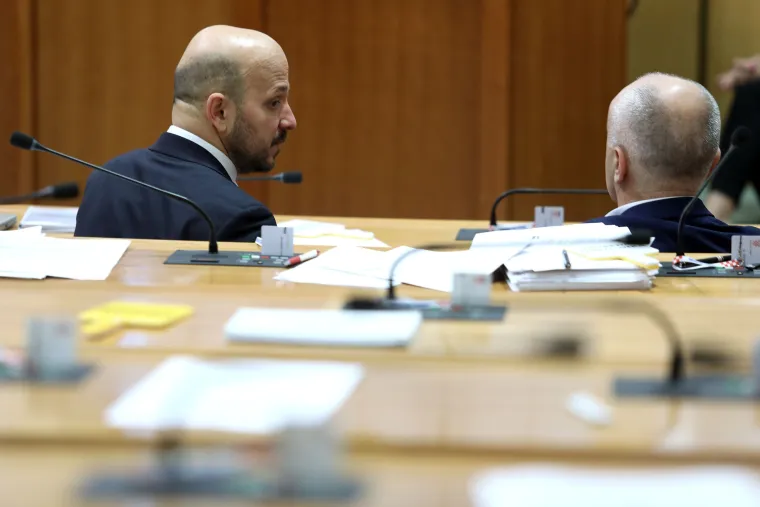 Nesta&scaron;ni zastupnik: Gordan Maras 'uhvaćen' u poku&scaron;aju glasovanja s tuđeg mjesta u sabornici