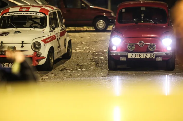 OKUPILI SE ČLANOVI FIĆO FAN KLUBA: Provezli se zagrebačkim ulicama povodom Adventa