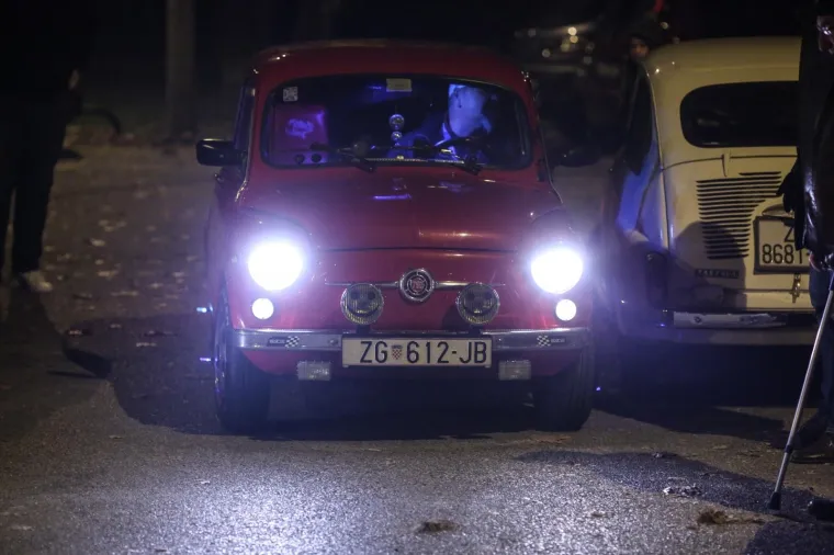 OKUPILI SE ČLANOVI FIĆO FAN KLUBA: Provezli se zagrebačkim ulicama povodom Adventa