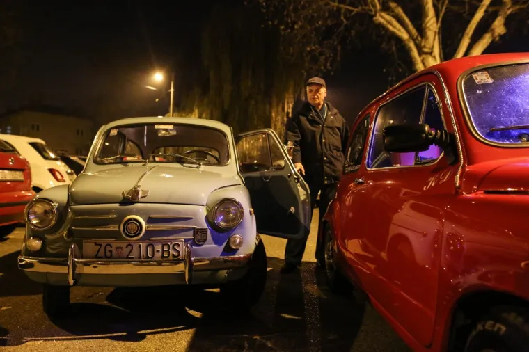 OKUPILI SE ČLANOVI FIĆO FAN KLUBA: Provezli se zagrebačkim ulicama povodom Adventa