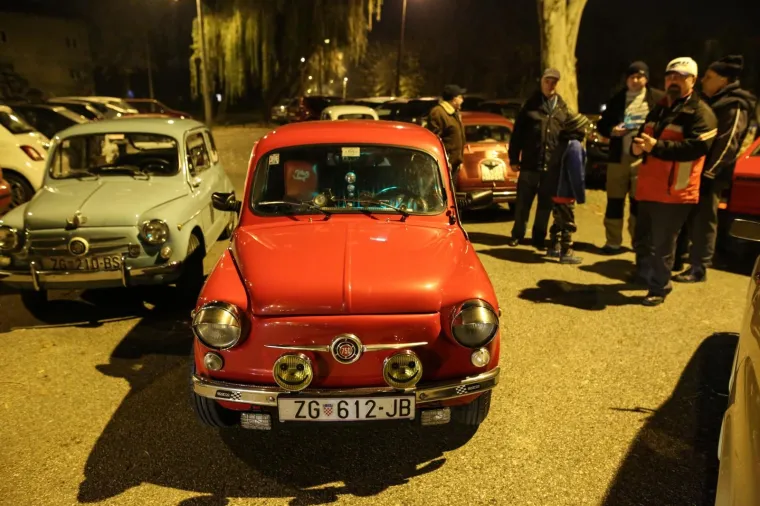 Kome su nedostajali fićeki? Članovi Fićo fan kluba provozali se gradom povodom Adventa