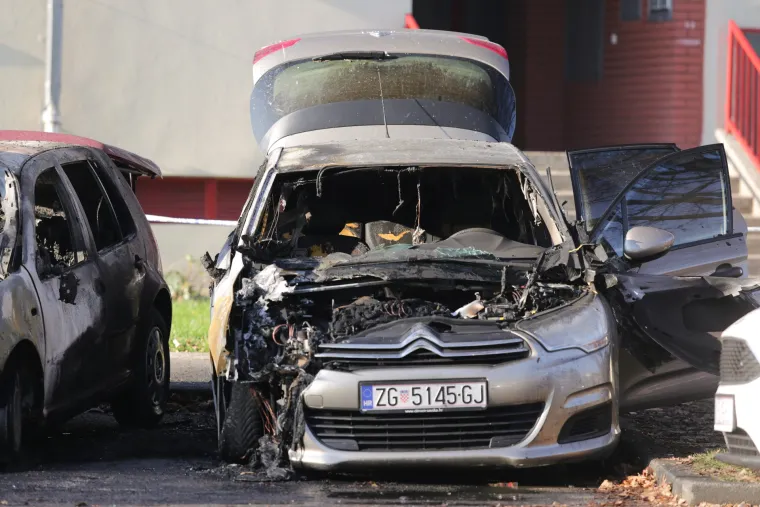 Izgorio automobil Dinamovog direktora i člana Uprave, vatrena stihija potpuno uni&scaron;tila vozilo