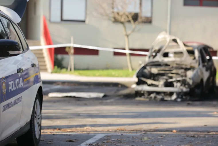 Izgorio automobil Dinamovog direktora i člana Uprave, vatrena stihija potpuno uni&scaron;tila vozilo