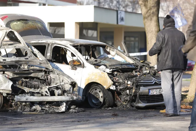 Izgorio automobil Dinamovog direktora i člana Uprave, vatrena stihija potpuno uni&scaron;tila vozilo