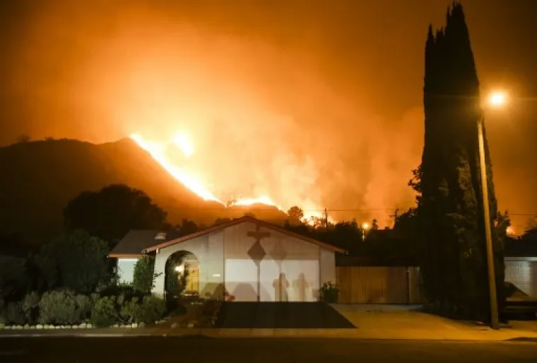 PLAMENI JEZICI STIGLI NADOMAK LOS ANGELESA: Pogledajte stravične prizore požara zbog kojeg su na snazi velike evakuacije