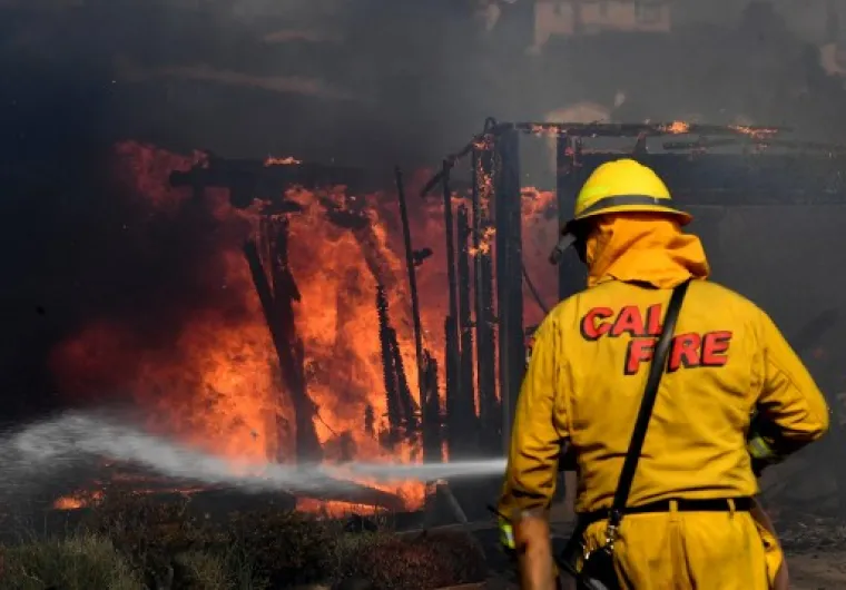 PLAMENI JEZICI STIGLI NADOMAK LOS ANGELESA: Pogledajte stravične prizore požara zbog kojeg su na snazi velike evakuacije