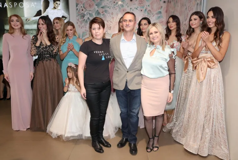JOŠKO LOKAS PUCA OD PONOSA: Njegova djevojka Jelena Katarina Kapa pokazala draži u dekoltiranim haljinama