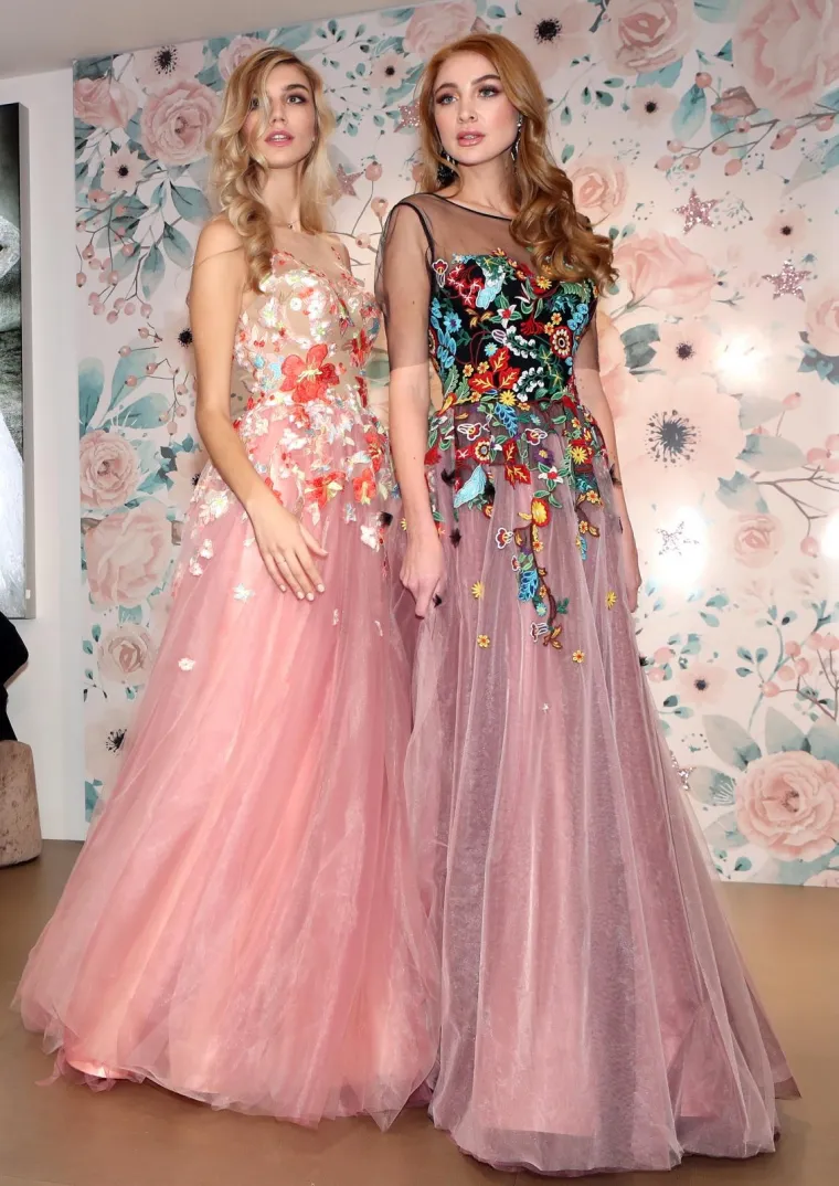 JO&Scaron;KO LOKAS PUCA OD PONOSA: Njegova djevojka Jelena Katarina Kapa pokazala draži u dekoltiranim haljinama