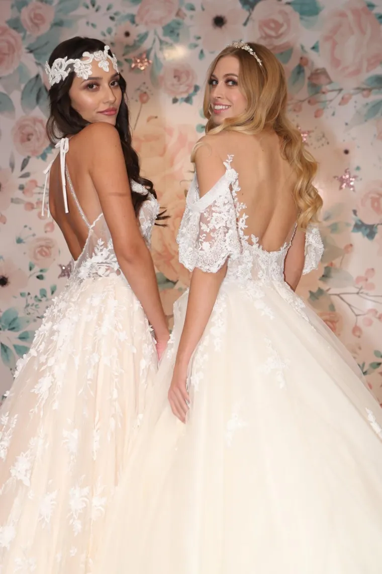 JO&Scaron;KO LOKAS PUCA OD PONOSA: Njegova djevojka Jelena Katarina Kapa pokazala draži u dekoltiranim haljinama