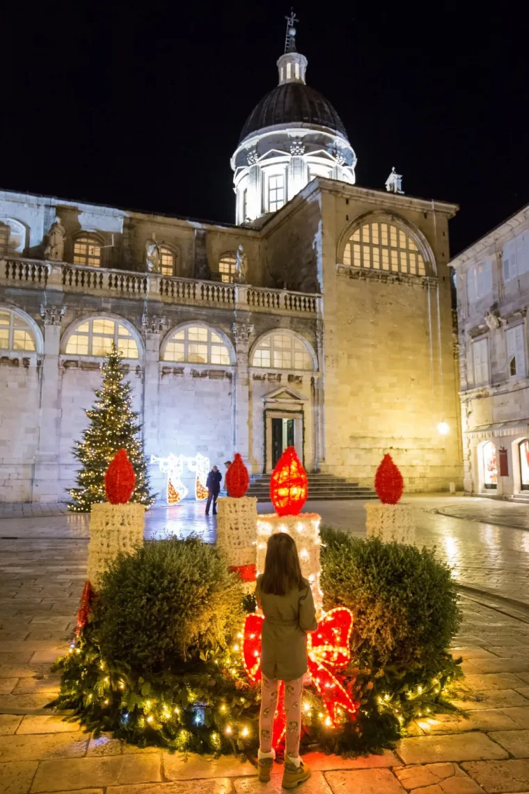 ČAROLIJA BOŽIĆA U DUBROVNIKU: Pogledajte fotografije spektakularnog Adventa u biseru juga