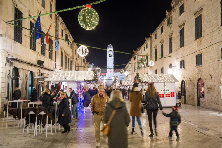 ČAROLIJA BOŽIĆA U DUBROVNIKU: Pogledajte fotografije spektakularnog Adventa u biseru juga
